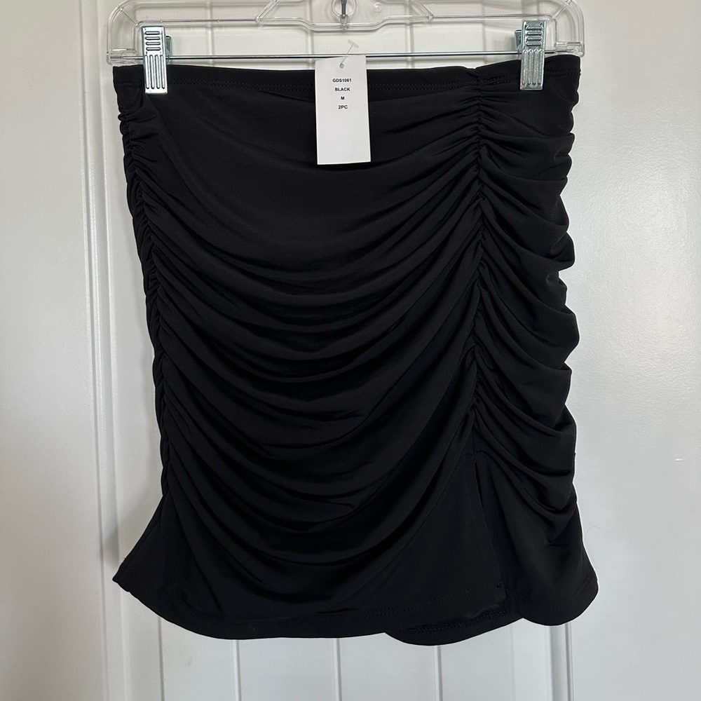 Black Mini Skirt-Size medium - Picture 3 of 4